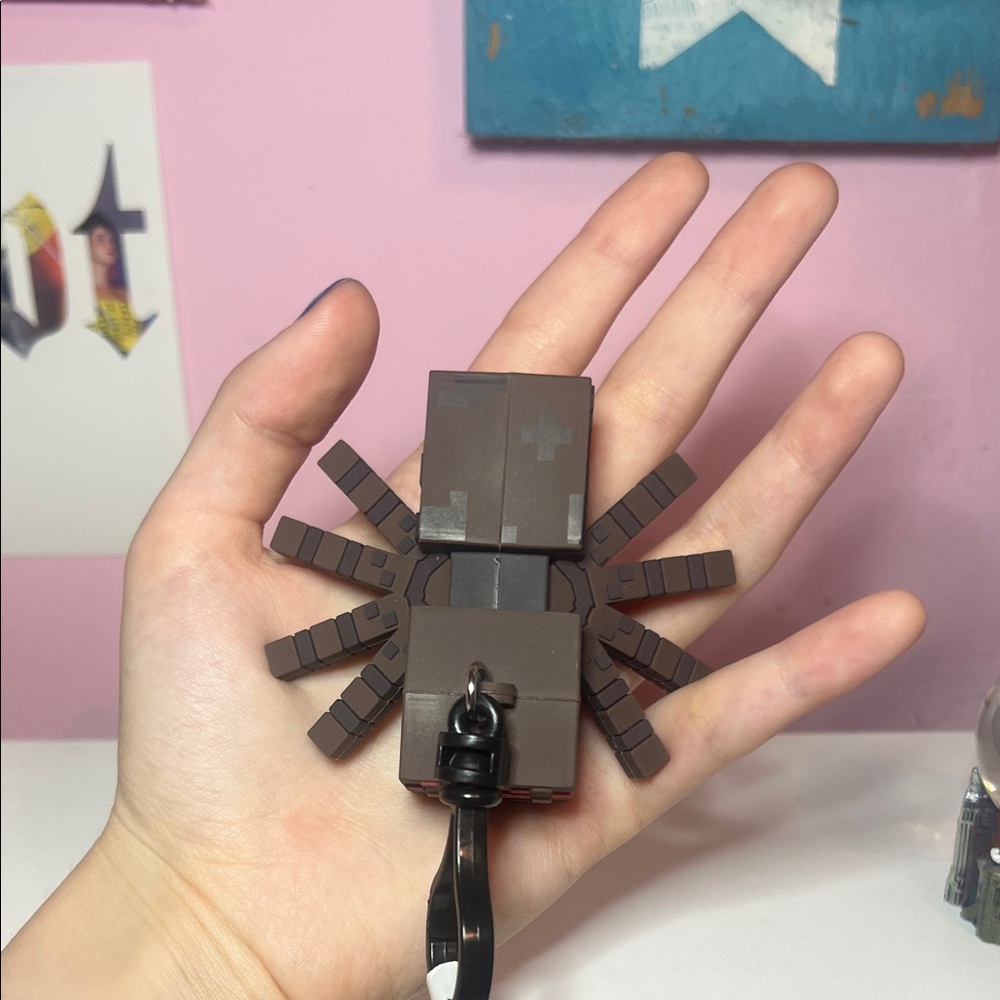 Minecraft Spider Keychain - Picture 2 of 8